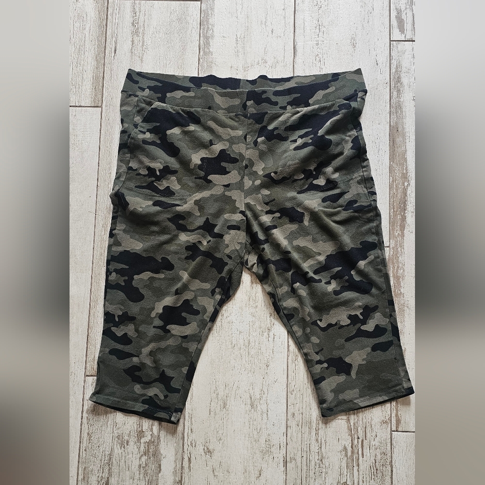 Torrid Camo Capri Leggings - Green Camouflage 4 / 4X